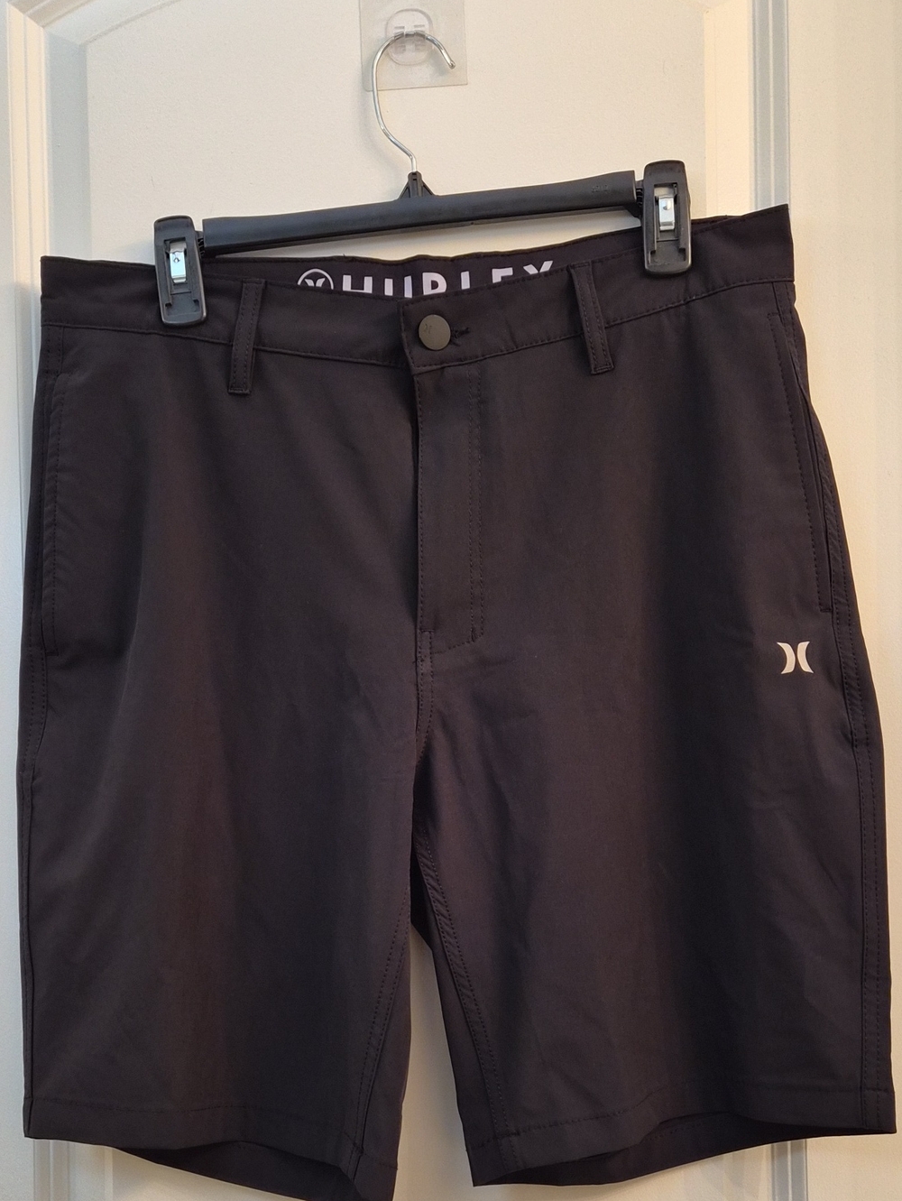 Hurley Men’s Black Cargo Shorts with Subtle Logo.Size 32